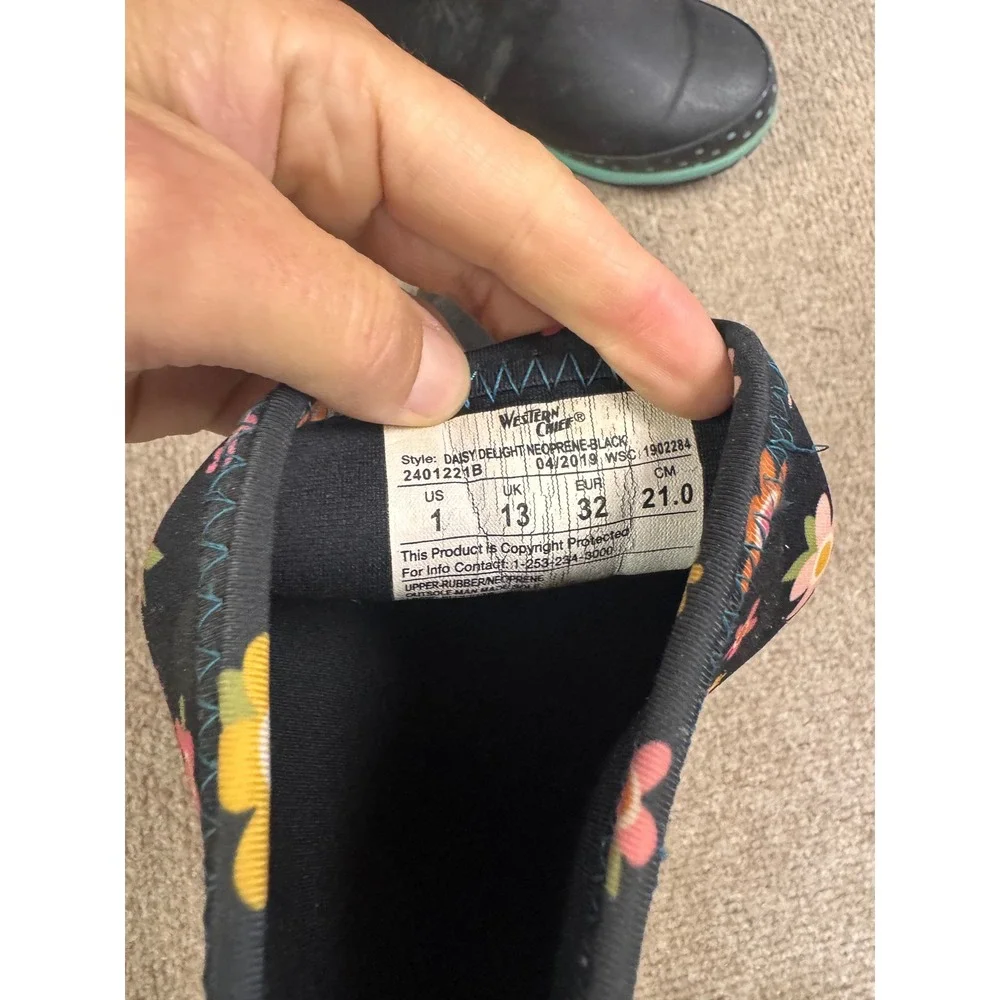 Western Chief Kids Daisy Delight Neoprene Waterproof Rain Boots Black Floral 1
